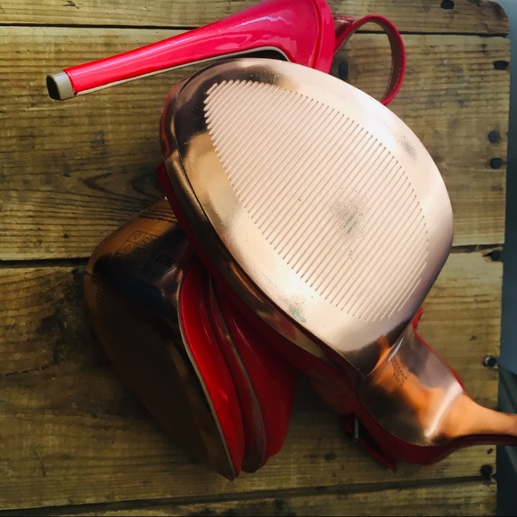 Siren-Red BCBGeneration Stilettos! - Picture 6 of 8